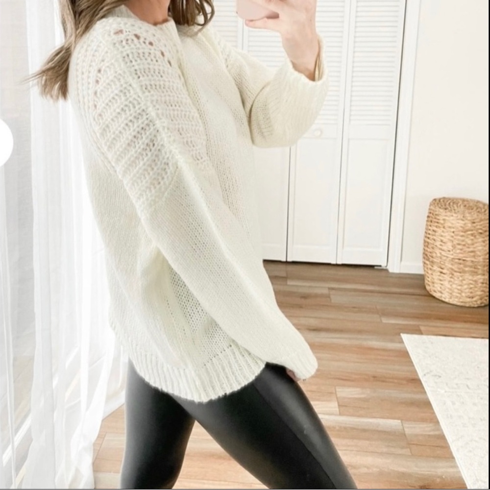 Beautiful sweater - Picture 8 of 8
